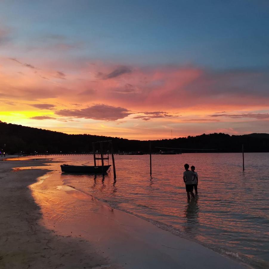 Lucky Sun Saracen Bay Hostel Koh Rong Sanloem Exterior foto