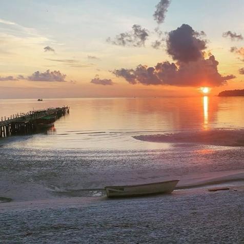Lucky Sun Saracen Bay Hostel Koh Rong Sanloem Exterior foto