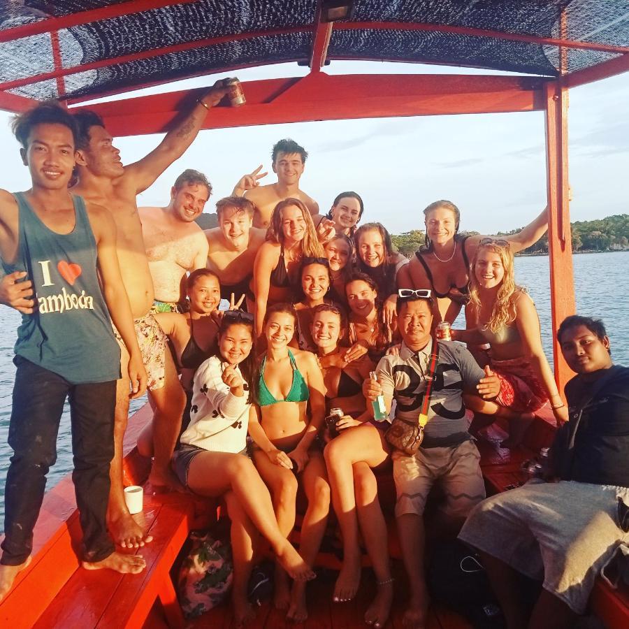 Lucky Sun Saracen Bay Hostel Koh Rong Sanloem Exterior foto