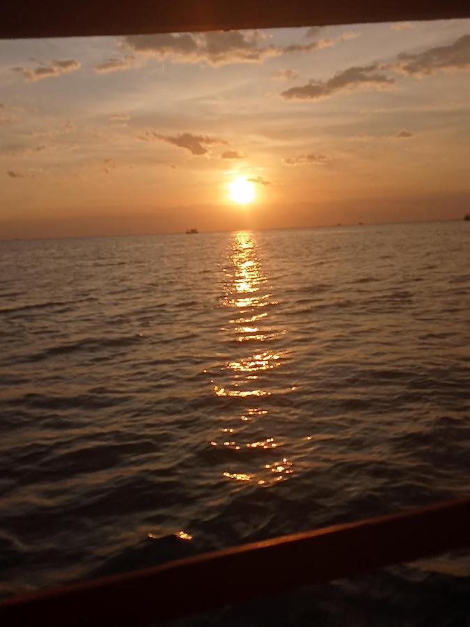 Lucky Sun Saracen Bay Hostel Koh Rong Sanloem Exterior foto